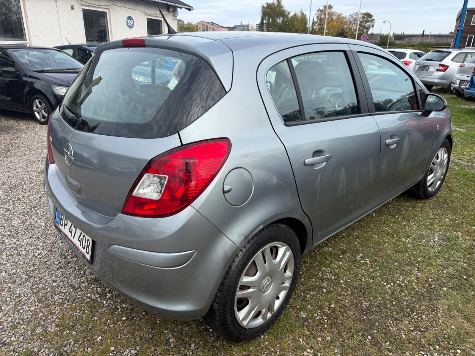 Sølv Opel Corsa fra 2010