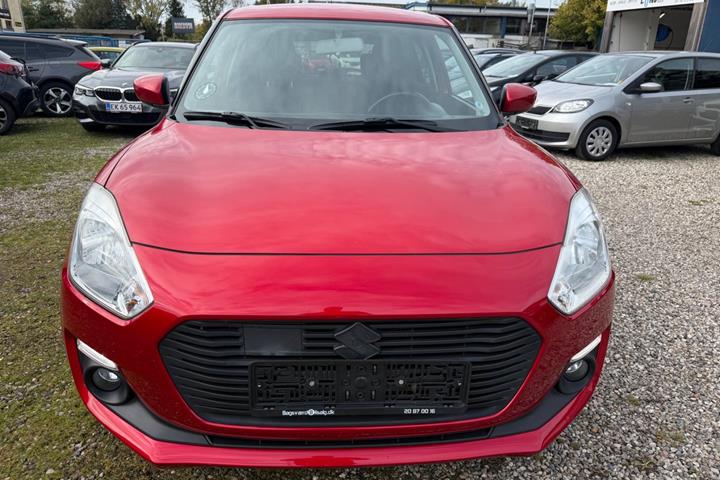 Rød Suzuki Swift fra 2017