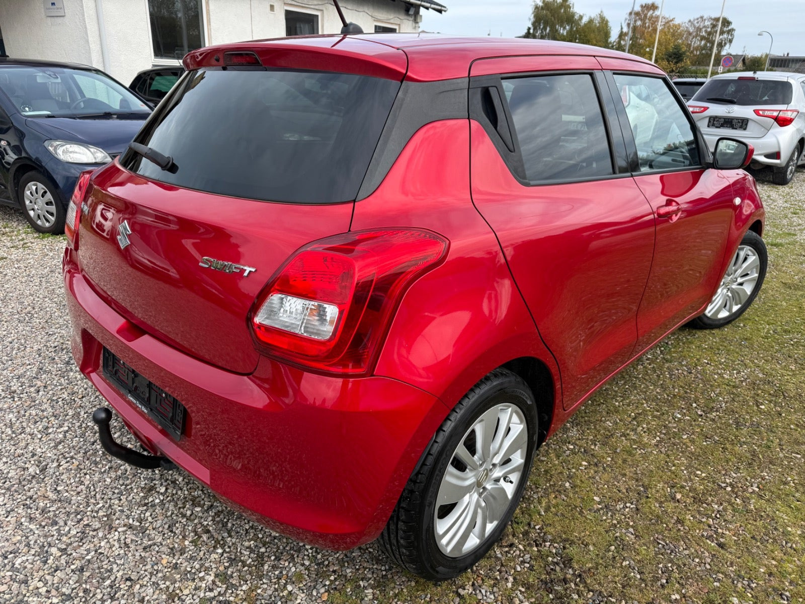 Rød Suzuki Swift fra 2017