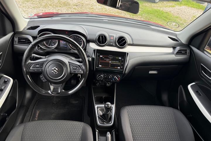 Rød Suzuki Swift fra 2017