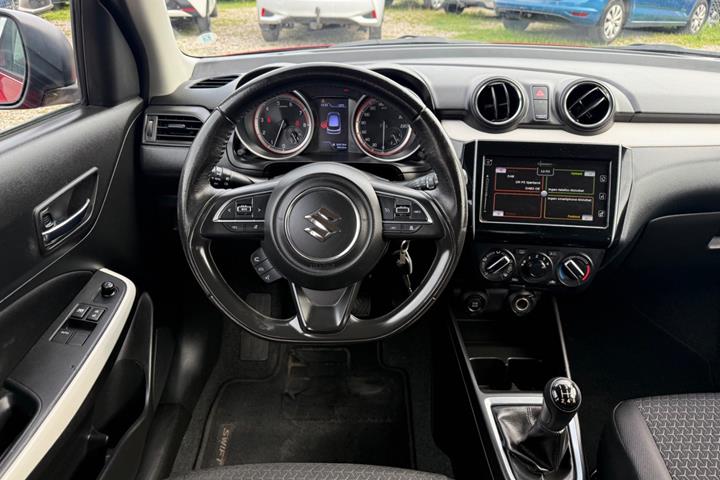 Rød Suzuki Swift fra 2017