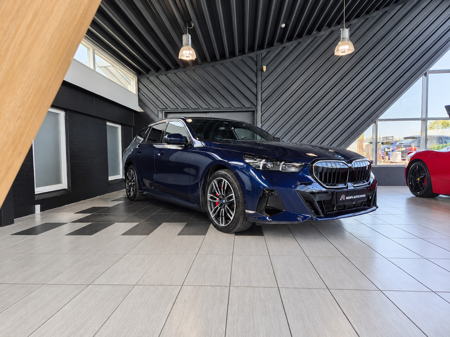 Blå BMW i5 fra 2025