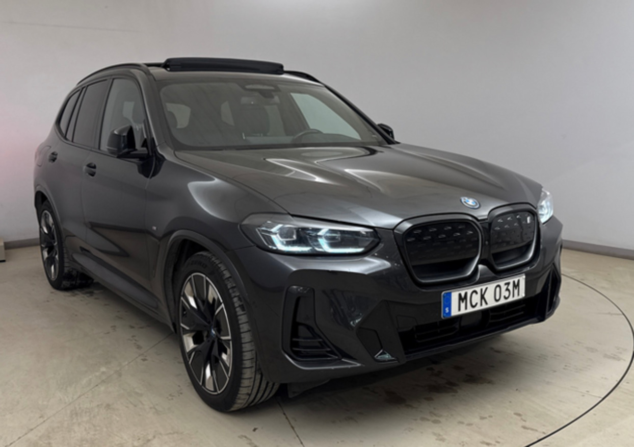 Grå BMW iX3 fra 2024