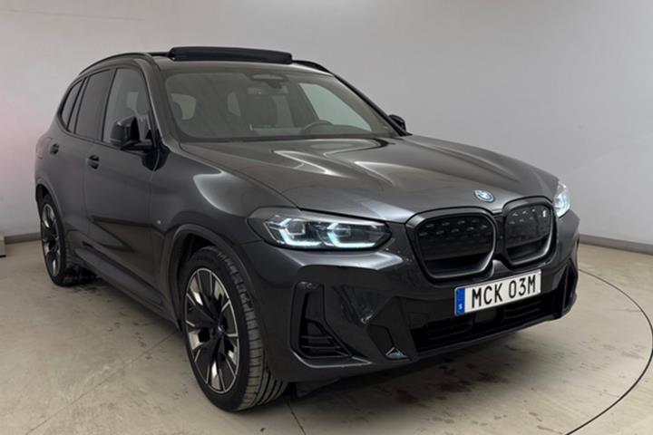 Grå BMW iX3 fra 2024