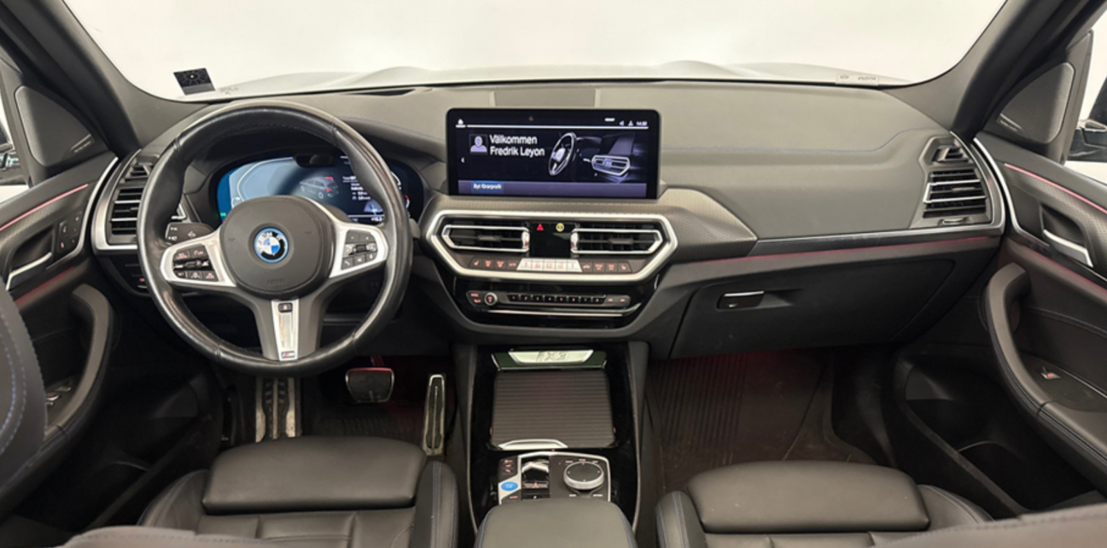 Grå BMW iX3 fra 2024