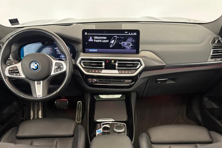 Grå BMW iX3 fra 2024
