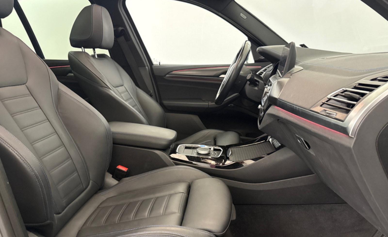 Grå BMW iX3 fra 2024