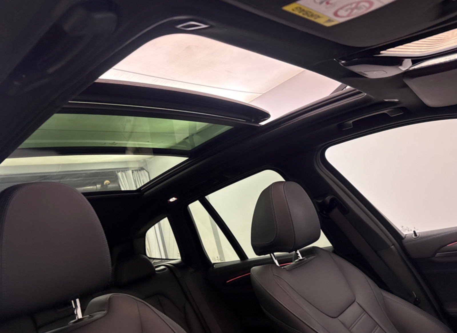 Grå BMW iX3 fra 2024