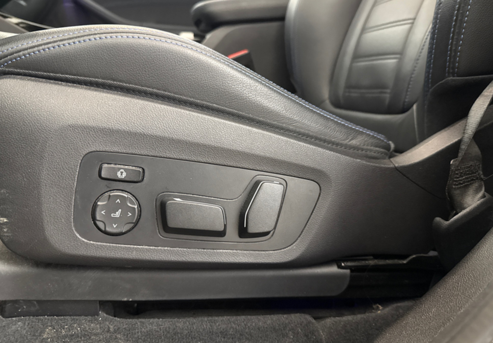 Grå BMW iX3 fra 2024