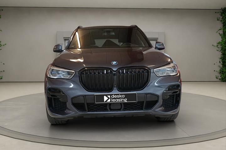 Grå BMW X5 fra 2022