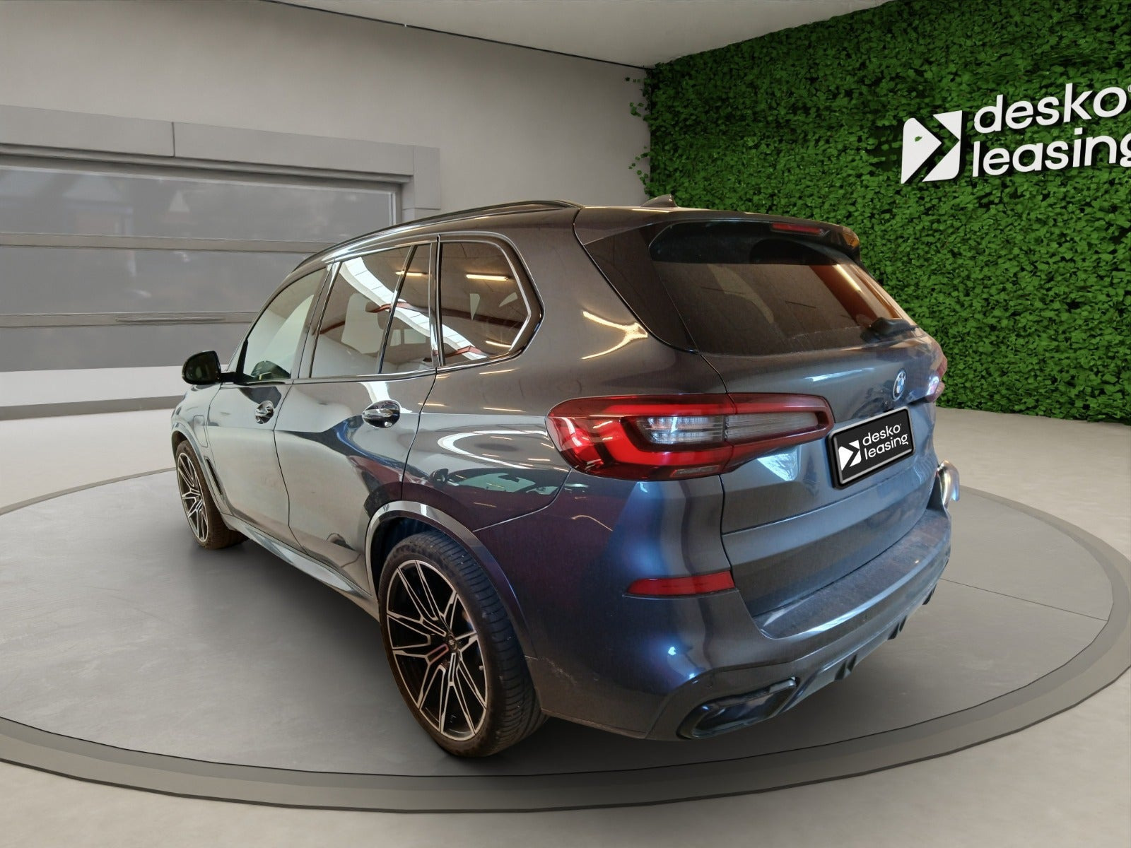 Grå BMW X5 fra 2022