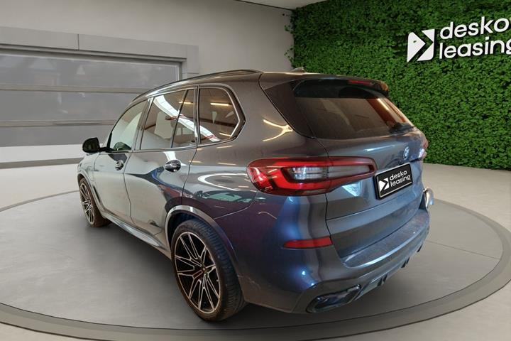 Grå BMW X5 fra 2022