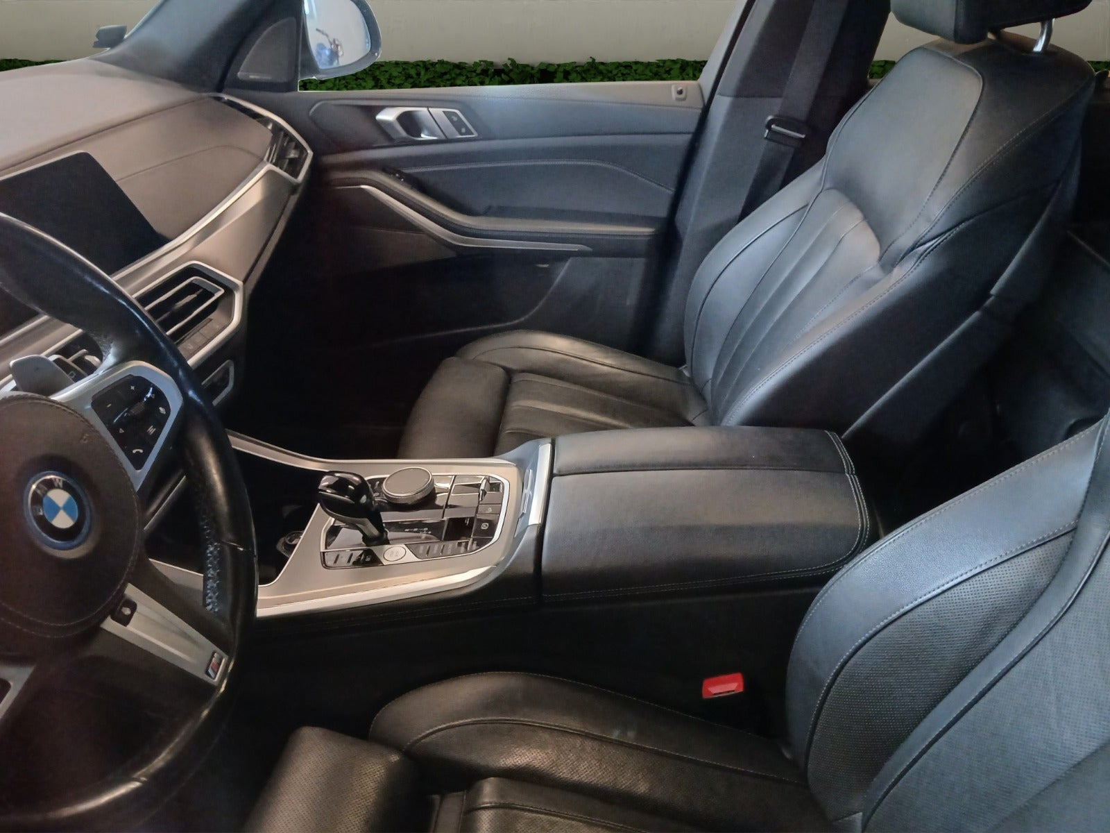 Grå BMW X5 fra 2022