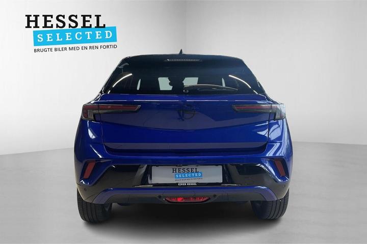 Blå Opel Mokka-e fra 2025