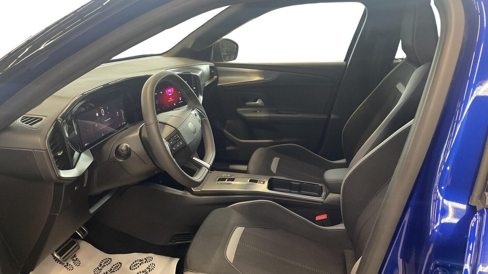 Blå Opel Mokka-e fra 2025