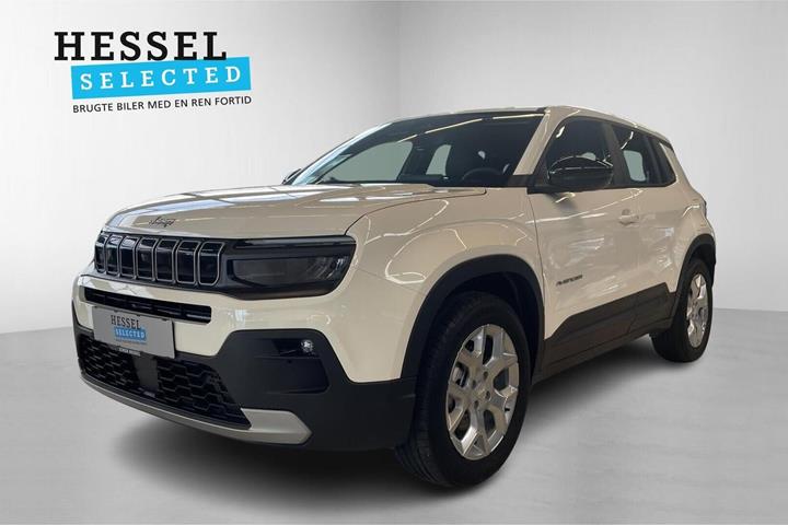 Hvid Jeep Avenger fra 2025 set udefra