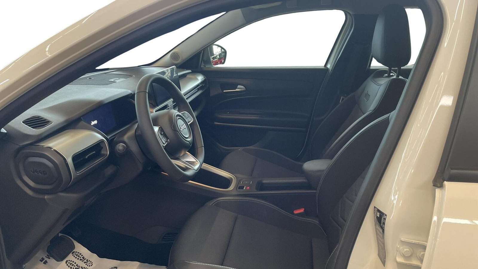Hvid Jeep Avenger fra 2025