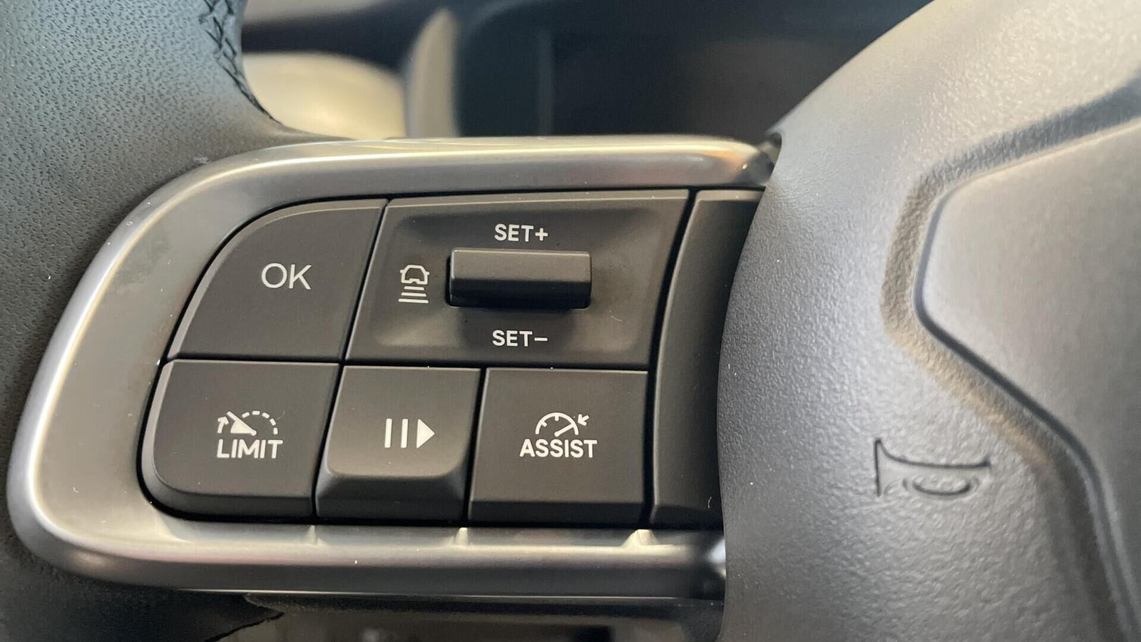 Hvid Jeep Avenger fra 2025