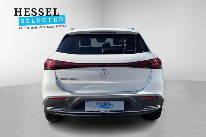 Hvid Mercedes EQA250 fra 2022