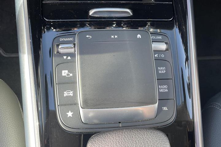 Hvid Mercedes EQA250 fra 2022