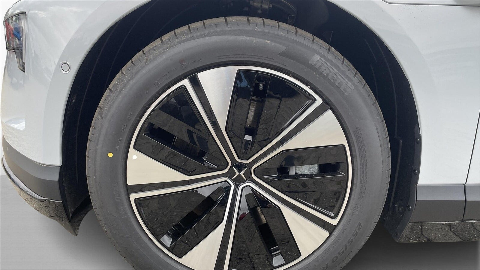 Hvid Polestar 4 fra 2026