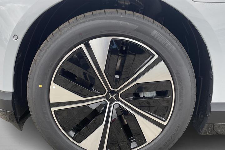 Hvid Polestar 4 fra 2026