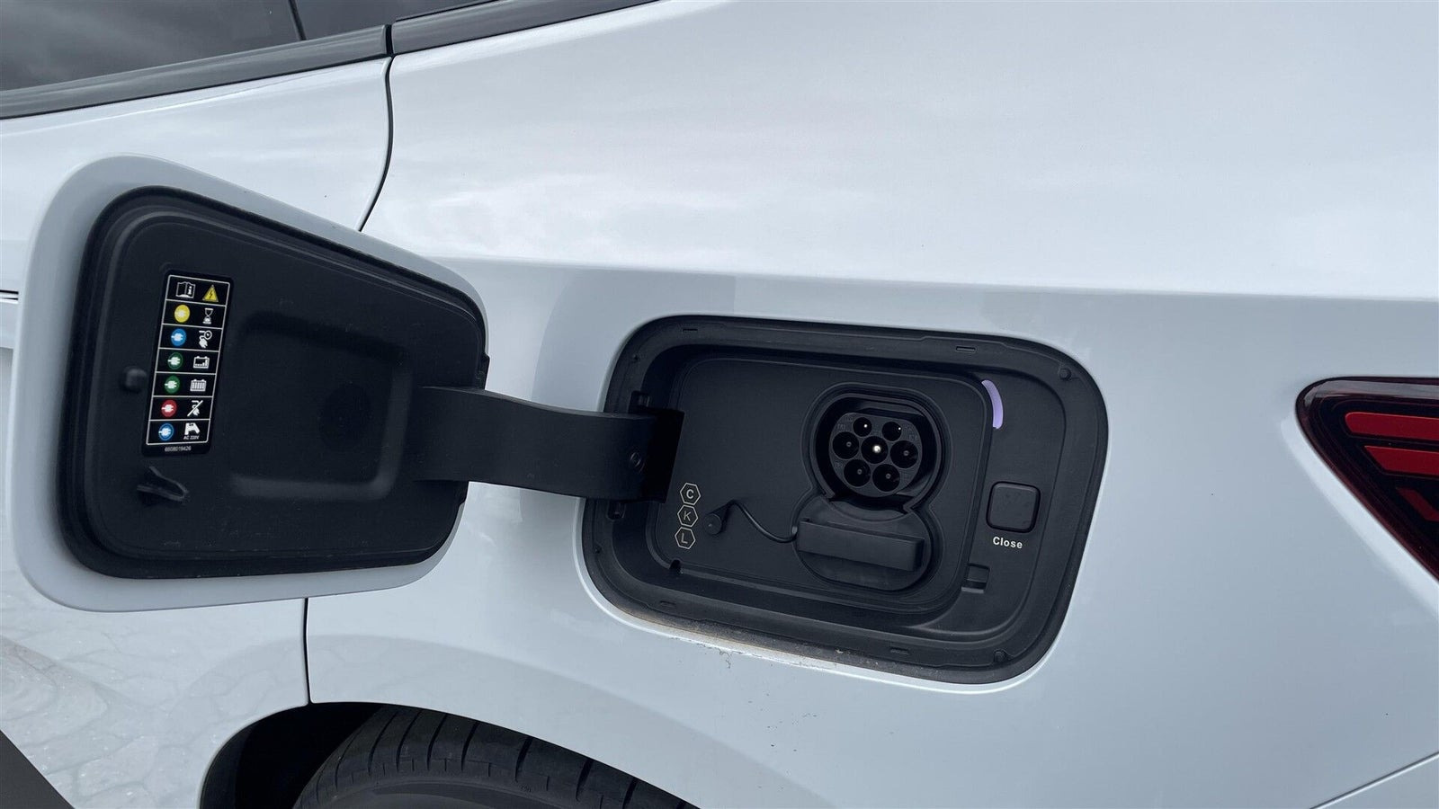 Hvid Polestar 4 fra 2026