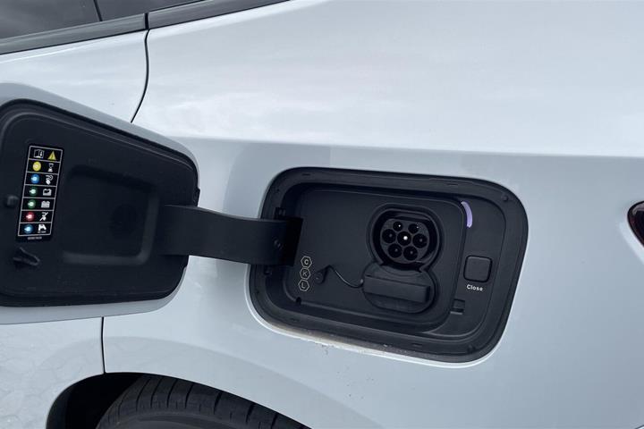Hvid Polestar 4 fra 2026