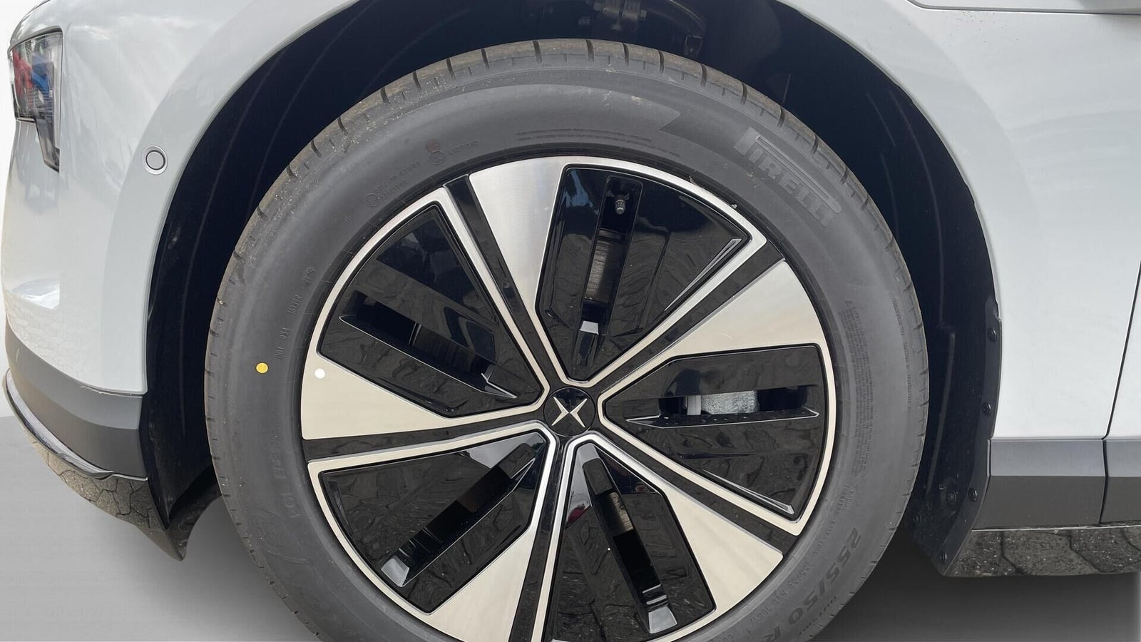 Hvid Polestar 4 fra 2026