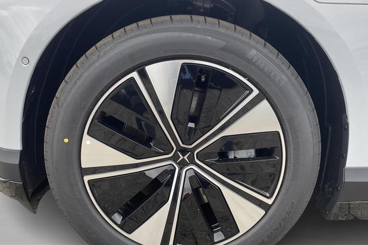 Hvid Polestar 4 fra 2026