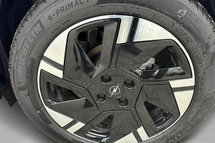 Blå Opel Mokka-e fra 2025
