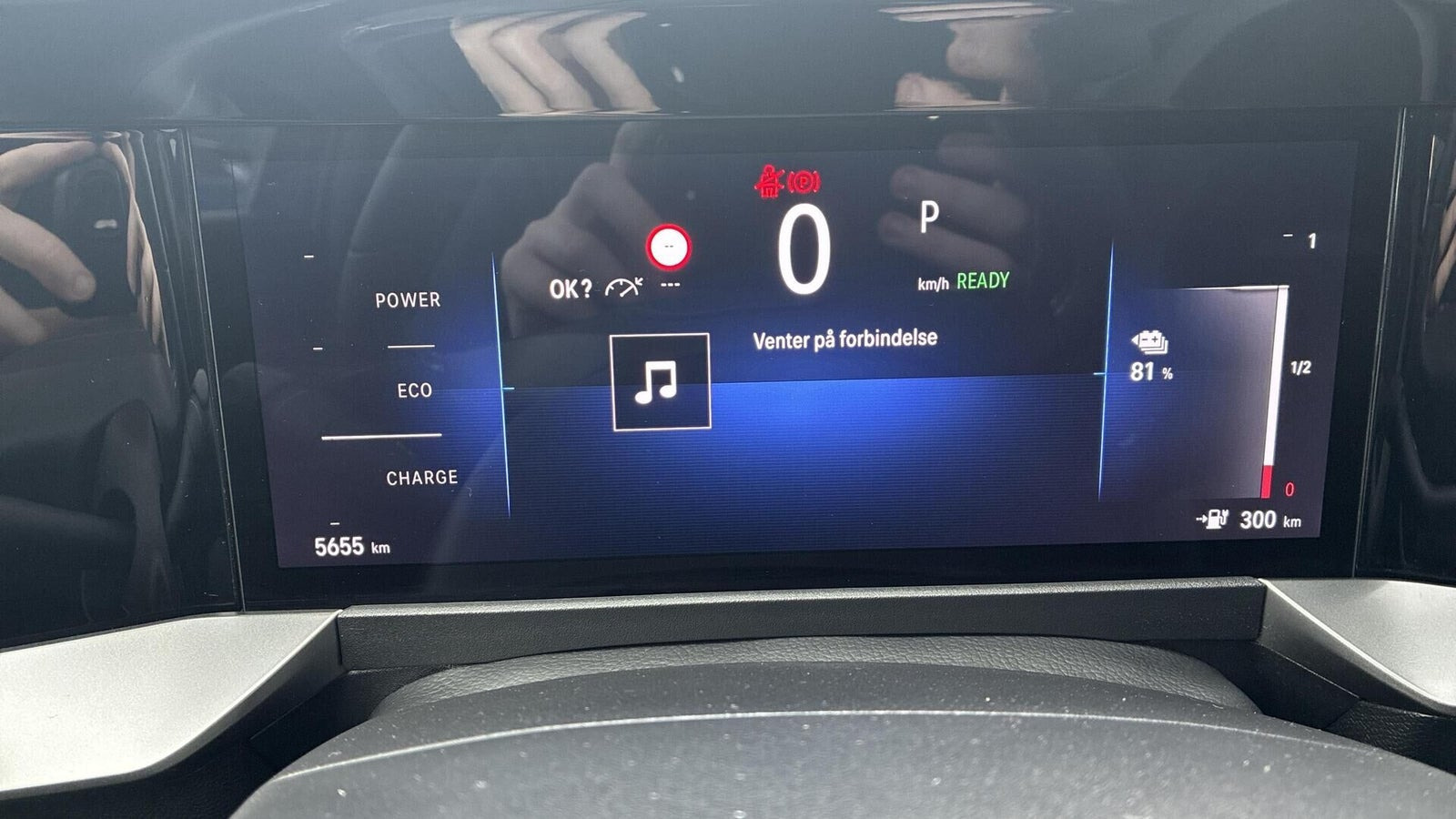 Blå Opel Mokka-e fra 2025