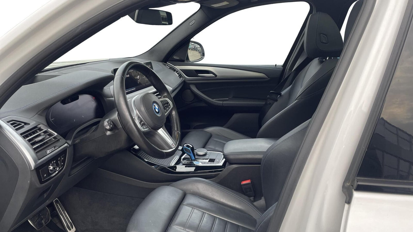 Hvid BMW iX3 fra 2022