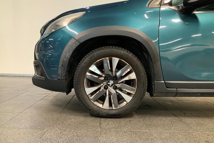 Grøn Peugeot 2008 fra 2017