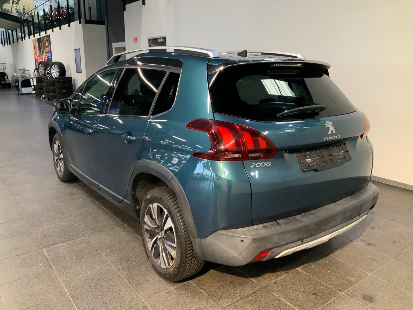 Grøn Peugeot 2008 fra 2017