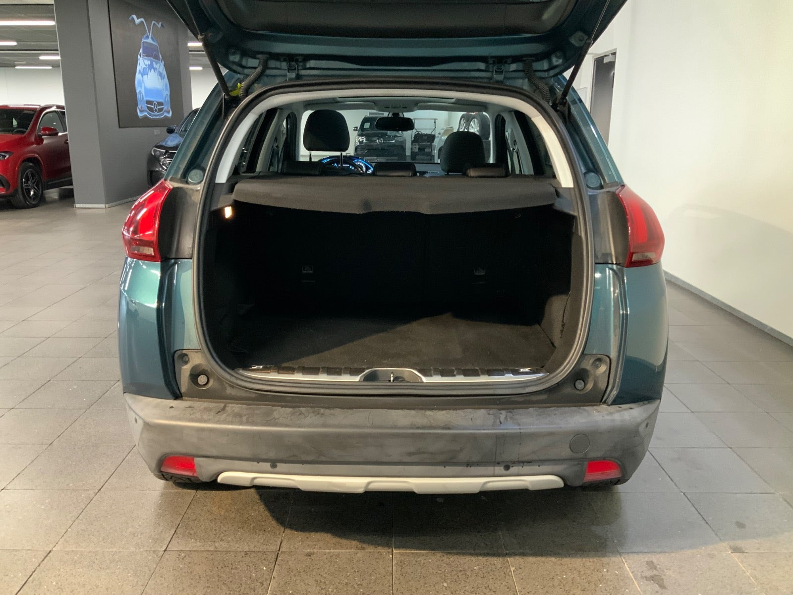 Grøn Peugeot 2008 fra 2017