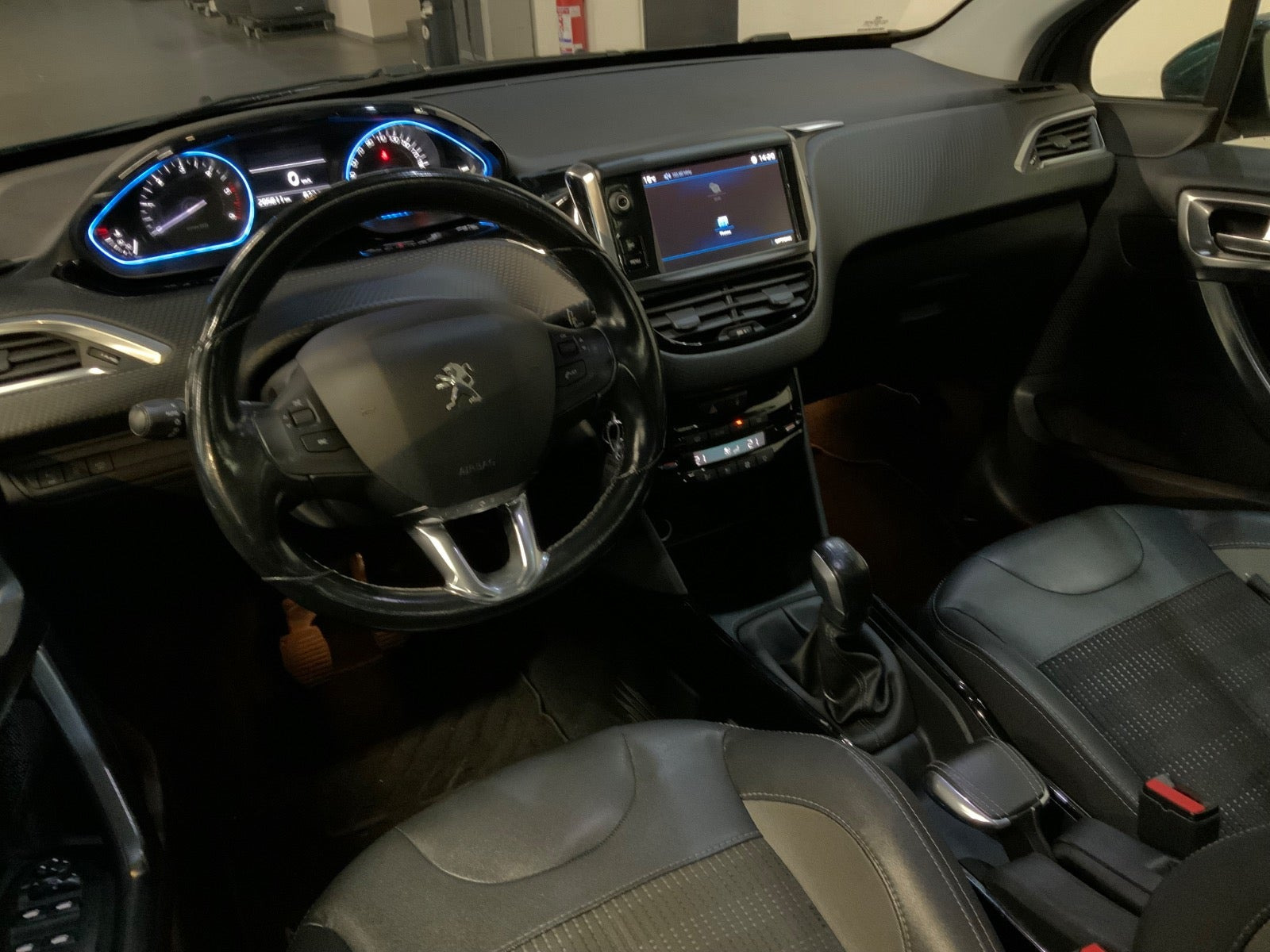 Grøn Peugeot 2008 fra 2017