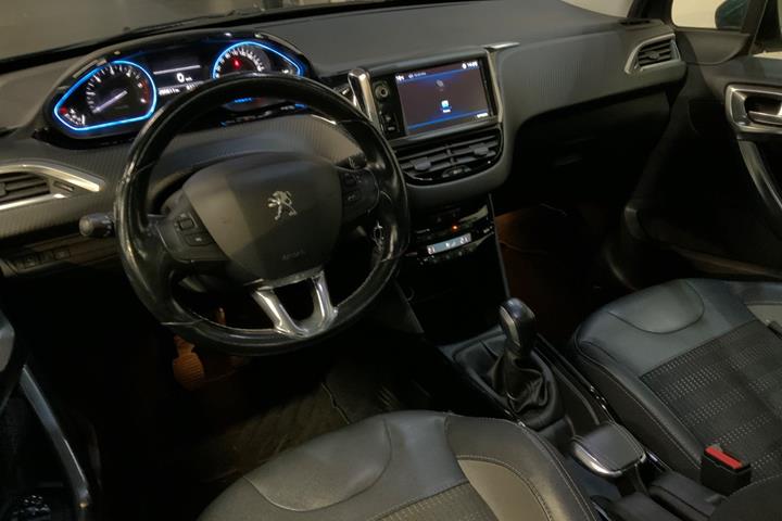 Grøn Peugeot 2008 fra 2017