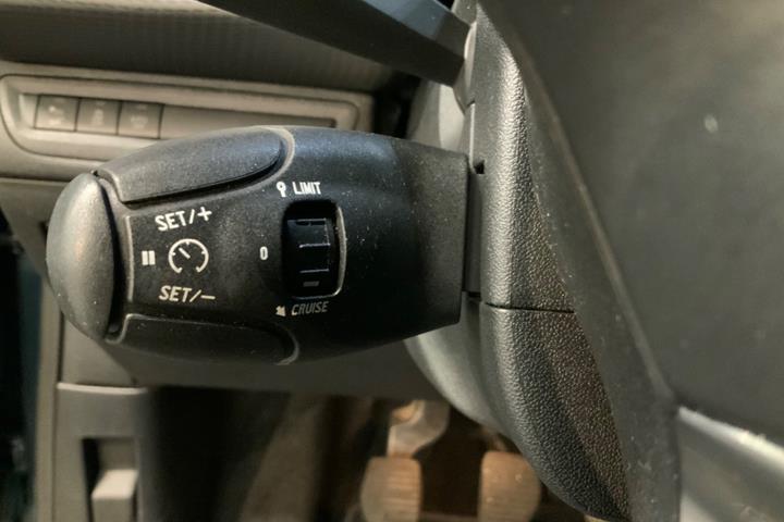 Grøn Peugeot 2008 fra 2017