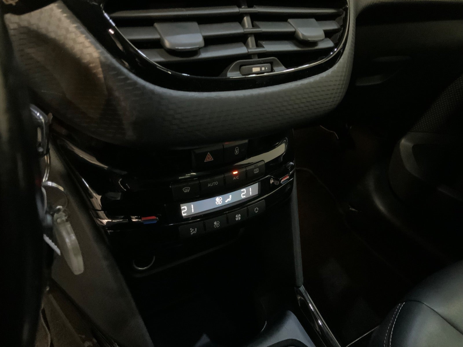 Grøn Peugeot 2008 fra 2017