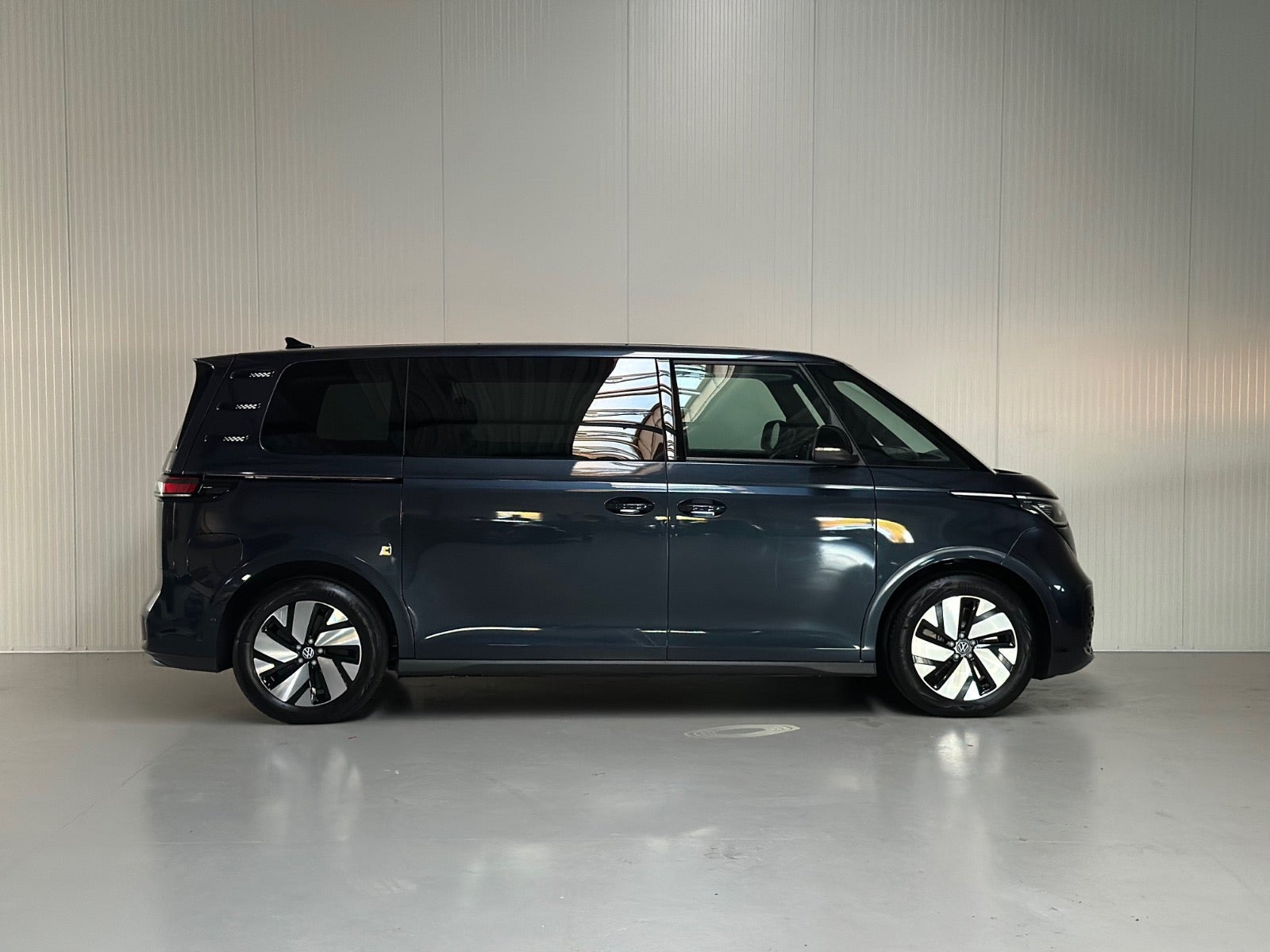Blå VW ID.Buzz fra 2026