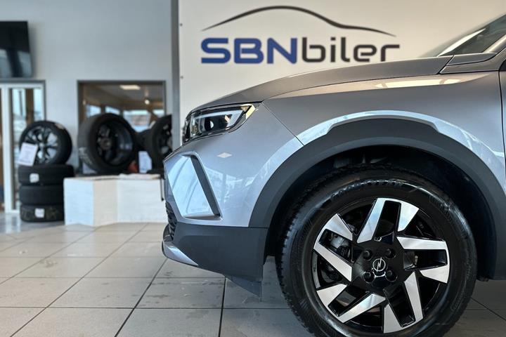 Grå Opel Mokka-e fra 2025
