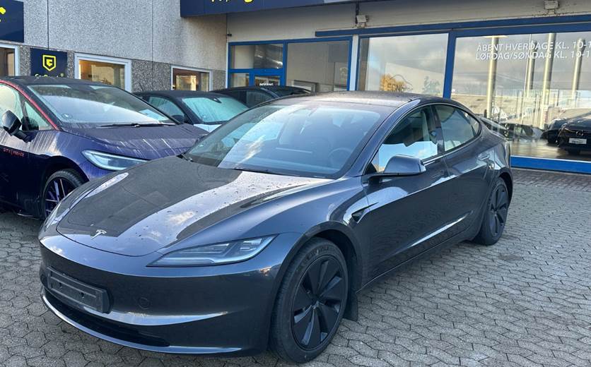 Tesla Model 3 RWD