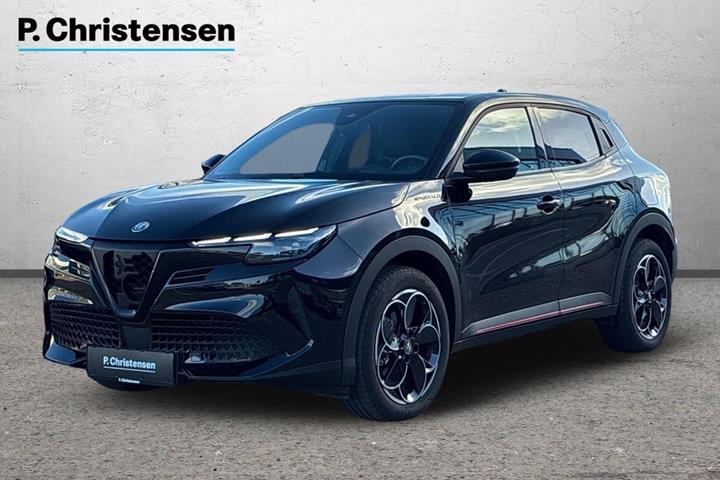 Sort Alfa Romeo Junior fra 2025