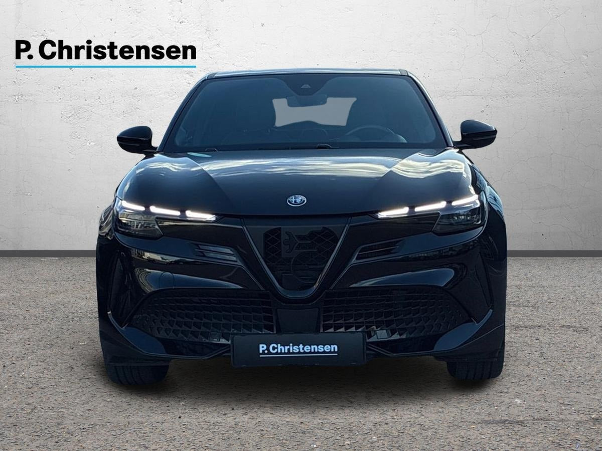 Sort Alfa Romeo Junior fra 2025