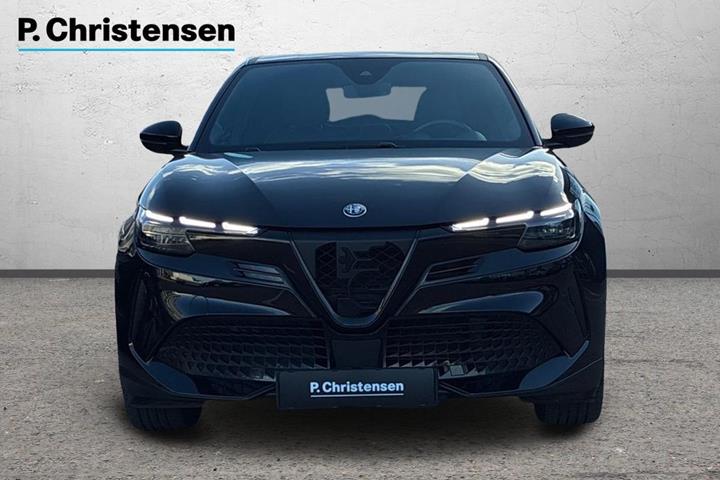Sort Alfa Romeo Junior fra 2025