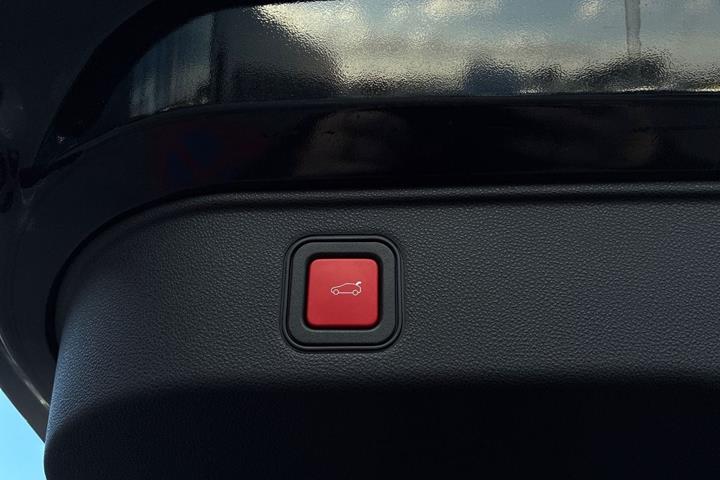 Sort Alfa Romeo Junior fra 2025