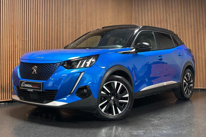 Blå Peugeot e-2008 fra 2020