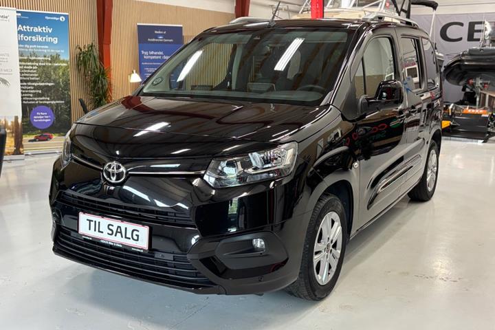 Sort Toyota ProAce City Verso fra 2022 set udefra