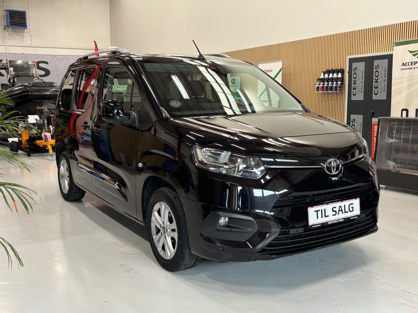 Sort Toyota ProAce City Verso fra 2022 set udefra